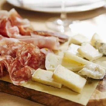 Charcuterie, fromages et produits laitiers